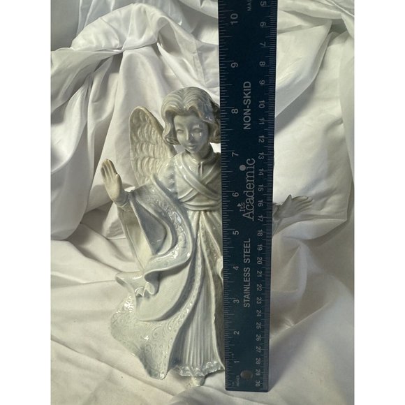 White Ceramic Nativity ANGEL 1990 Hand Poured And Glazed Vintage - Picture 5 of 5